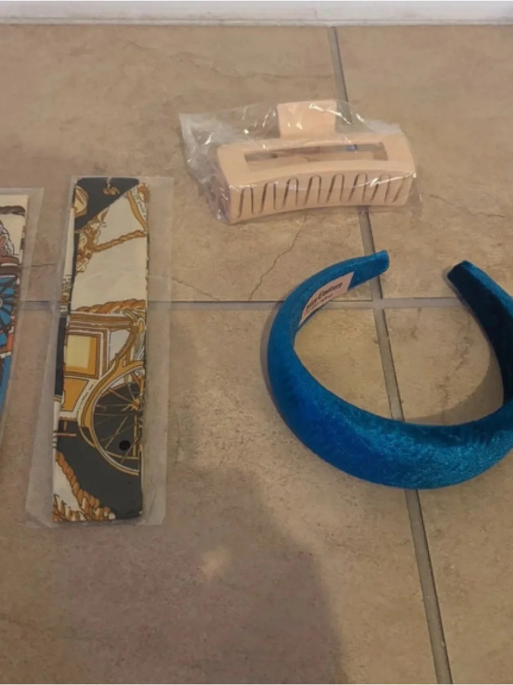 Juicy headband. Large clip and 2 twillys